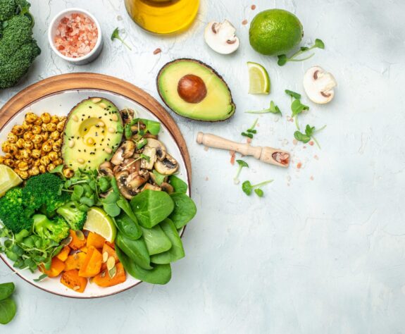 Healthy,Vegan,Lunch,Bowl,With,Avocado,,Mushrooms,,Broccoli,,Spinach,,Chickpeas,